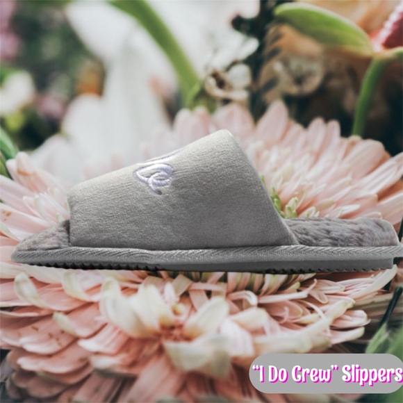 💍 NWT Dluxe by Dearfoams “I Do Crew” Slippers 💍 - Picture 4 of 9